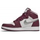 Jordan 1 Retro High OG GS 'Bordeaux'
 Bordeaux/bianco/argento metallizzato AJ 1 Scarpe 575441 611