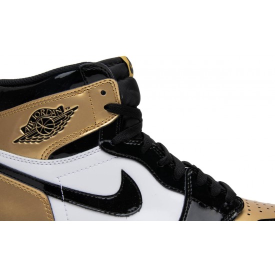 Jordan 1 Retro High OG NRG 'Gold Top 3'
 Nero/nero-oro metallizzato AJ 1 Scarpe 861428 001