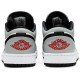 Jordan 1 Low 'Light Smoke Grey'
 Grigio Fumé Chiaro/Rosso Palestra/Bianco AJ 1 Scarpe 553558 030