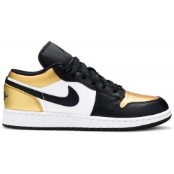 Jordan 1 Low GS 'Gold Toe'
 Oro metallizzato/nero/bianco AJ 1 Scarpe CQ9487 700