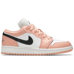 Jordan 1 Low GS 'Light Arctic Pink'
 Rosa artico chiaro/bianco/nero AJ 1 Scarpe 553560 800