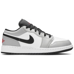 Jordan 1 Low GS 'Light Smoke Grey'
 Grigio Fumé Chiaro/Rosso Palestra/Bianco AJ 1 Scarpe 553560 030