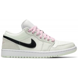 Donne Jordan 1 Low SE 'Barely Green' Appena verde/nero/rosa artico chiaro/bianco AJ 1 ScarpeCZ0776 300