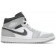 Jordan 1 Mid 'Light Smoke Grey'
 Grigio Fumé Chiaro/Bianco/Antracite AJ 1 Scarpe 554724 078