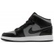 Jordan 1 Mid GS 'Shadow'
 Nero/grigio particellare/bianco/rosso palestra AJ 1 Scarpe 554725 096