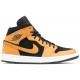 Donne Jordan 1 Mid SE 'Desert Ochre'
 Ocra del deserto/Ocra del deserto/Nero AJ 1 Scarpe DB5453 700