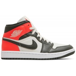 Donne Jordan 1 Mid SE 'Newsprint'
 Orewood chiaro marrone/cremisi brillante AJ 1 Scarpe DQ6078 100